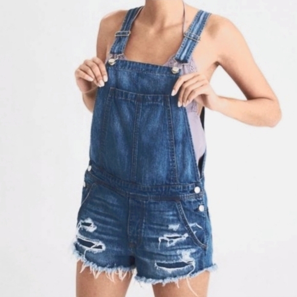 American Eagle Outfitters Pants - American Eagle Outfitters Tomgirl Shortall Distressed Bib Overalls Shorts Size M